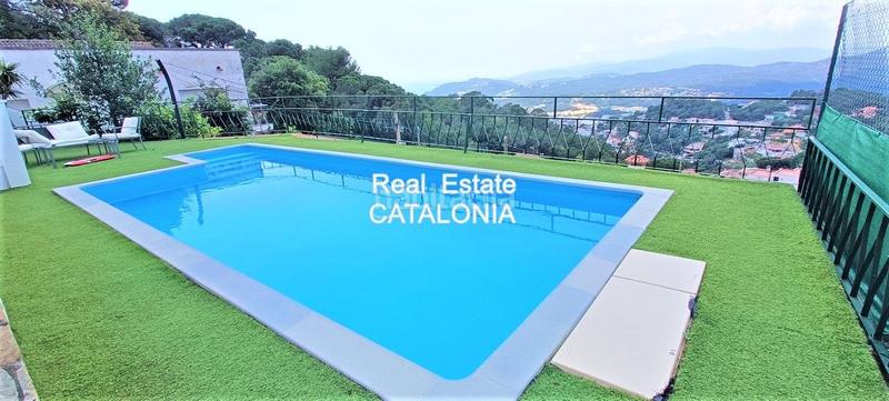 Foto 65bcfcd5-bf3f-47e2-b80b-3bd4e5fec59f. Chalet fantástica casa con piscina y vistas al mar en Lloret de Mar