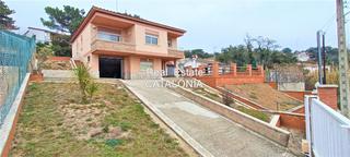 Xalet a Lloret Blau - La Creu de Lloret. Casa soleada bien conservada cerca de la playa.