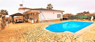 Xalet  Avinguda del llac. Fantstica casa con piscina cerca de la playa y parada del bus.