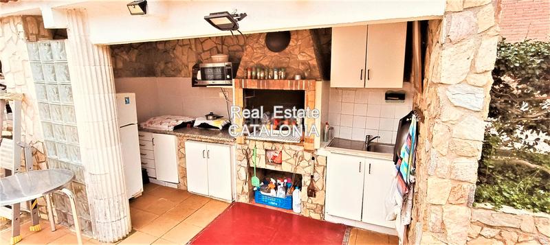 Foto 66ac92e4-f421-4f6c-95aa-7a92f5b6eaf6. Chalet mit kamin heizung parking pool in Lloret Residencial - Montlloret Lloret de Mar