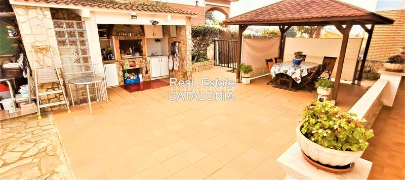 Foto a4e3b2f2-7d7f-4f4e-ab77-32529bd05170. Chalet mit kamin heizung parking pool in Lloret Residencial - Montlloret Lloret de Mar