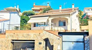 Chalet  Avinguda mas romeu. Casa soleada con piscina en urbanización "mas romeu"