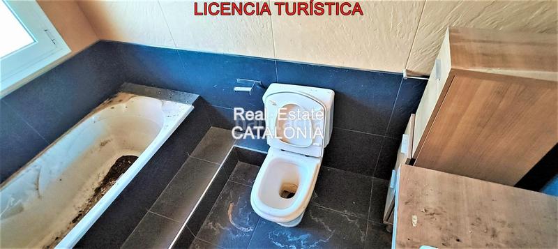 Foto 40ee343c-fdc1-4c8f-b92b-5ae87a25334e. Xalet amb xemeneia calefacció aparcament piscina a Lloret de Mar