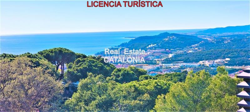 Foto 470dfece-5d00-438c-ace2-70dd17e8e2d5. Xalet amb xemeneia calefacció aparcament piscina a Lloret de Mar