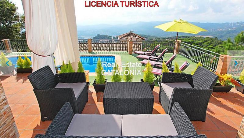 Foto 6f98d18c-d4f7-4089-9a08-9a6137a5bd99. Xalet amb xemeneia calefacció aparcament piscina a Lloret de Mar