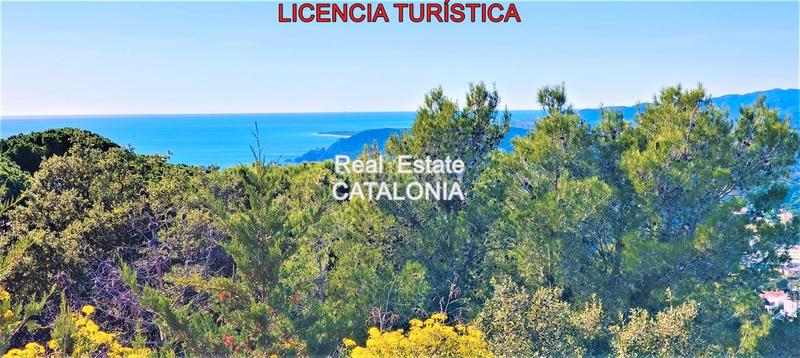 Foto 7bd1d8ae-a0c1-43c0-b176-a7e0117ee1ba. Xalet amb xemeneia calefacció aparcament piscina a Lloret de Mar