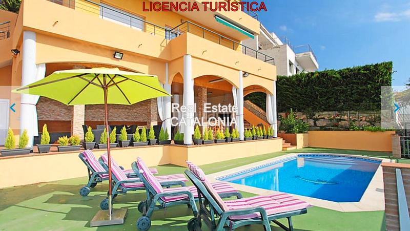 Foto 92f5d4f2-f592-4271-b440-378cfc7b7e23. Xalet amb xemeneia calefacció aparcament piscina a Lloret de Mar