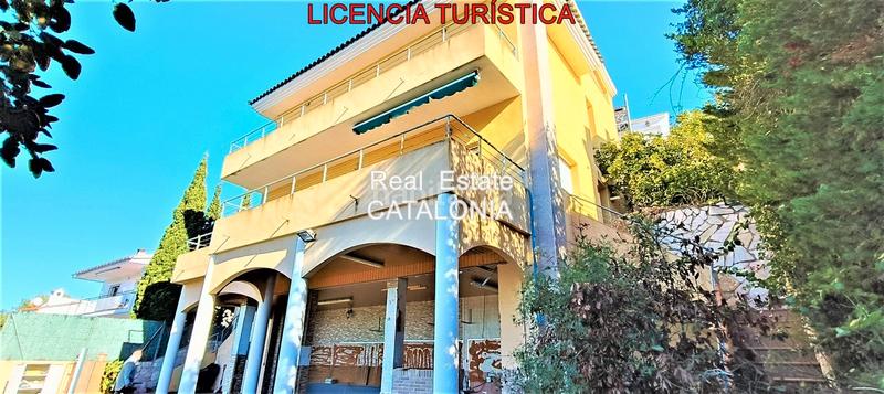 Foto c9e60a72-d3a3-4fa2-8bcb-5918255e7f7f. Xalet amb xemeneia calefacció aparcament piscina a Lloret de Mar