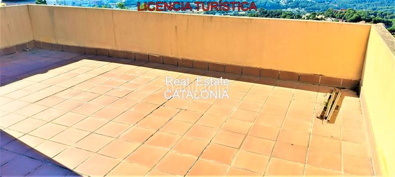 Foto febe45d4-c0e3-41c0-b87f-3ac50615f294. Xalet amb xemeneia calefacció aparcament piscina a Lloret de Mar