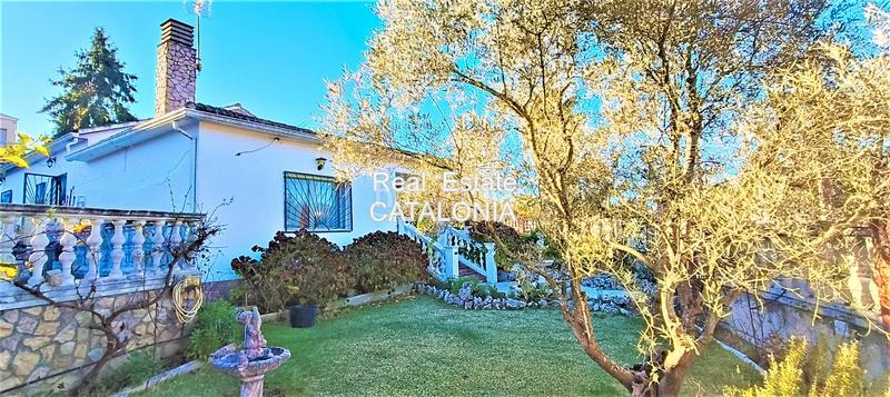 Foto ee048dcb-5918-43b7-be8c-ac2ff9738958. Chalet with fireplace heating parking pool in Lloret Blau - La Creu de Lloret Lloret de Mar