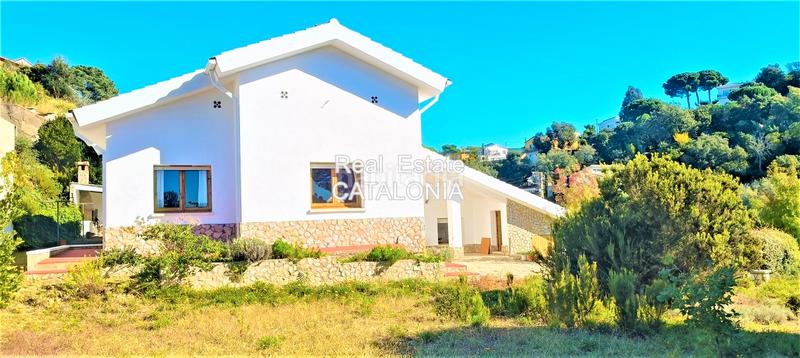Foto ec00e379-1d42-4ea0-ba10-c80072c476e0. Xalet amb xemeneia calefacció aparcament a Lloret Residencial - Montlloret Lloret de Mar