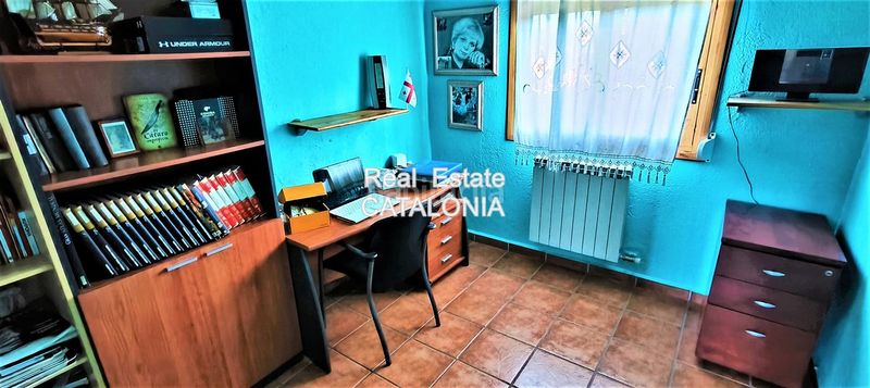 Foto 889b7668-2878-41fc-9432-ae792fe51f06. Xalet amb xemeneia calefacció aparcament piscina a Maçanet de la Selva