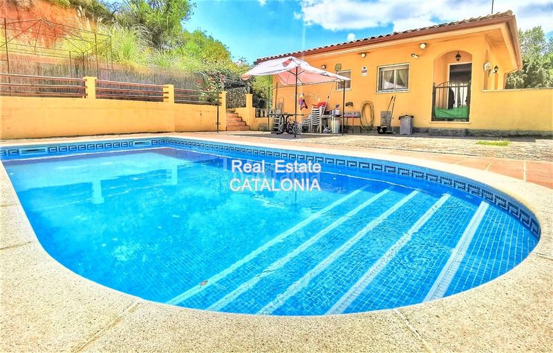 Foto 2b7c89fd-ddc6-4b20-918a-43cd404168b2. Xalet amb xemeneia calefacció aparcament a Lloret Residencial - Montlloret Lloret de Mar
