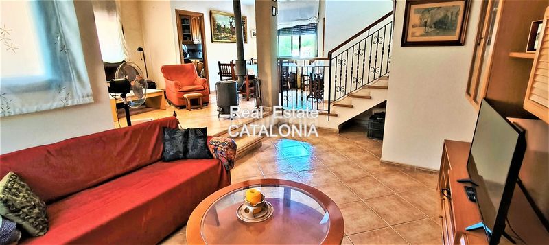 Foto 7d90b933-7c2b-48a0-bf34-fbb0cac04af1. Xalet amb xemeneia calefacció aparcament piscina a Lloret de Mar