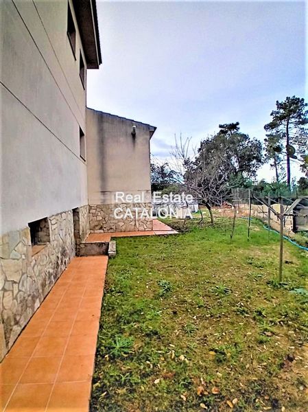 Foto f5fc2ed8-3314-4945-8e59-f5e9c998989c. Xalet amb xemeneia calefacció aparcament piscina a Lloret de Mar