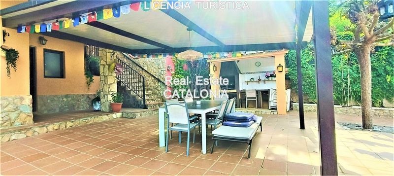 Foto 452df748-9669-4990-be38-cc2697d91602. Xalet amb xemeneia calefacció aparcament piscina a Lloret de Mar