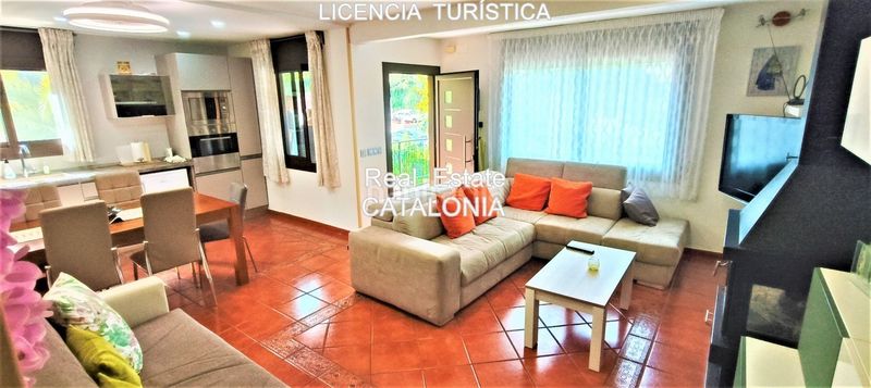 Foto 81ae29fa-dd87-44d1-9103-9006147e4621. Xalet amb xemeneia calefacció aparcament piscina a Lloret de Mar