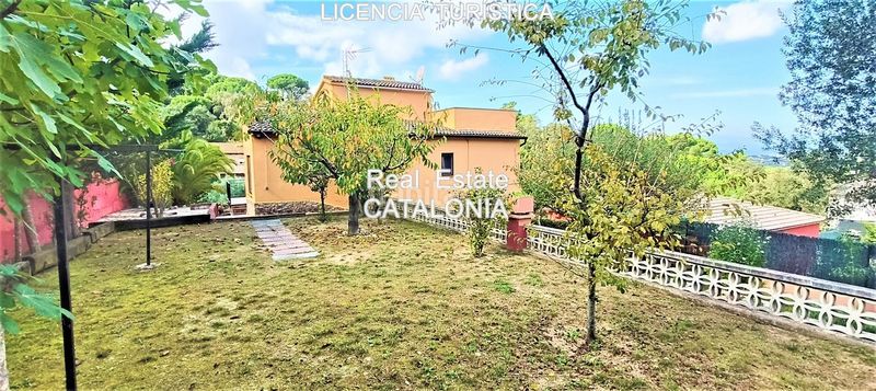 Foto a54f6658-09d2-44ef-a968-a8414c0a8556. Xalet amb xemeneia calefacció aparcament piscina a Lloret de Mar