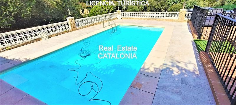Foto f031e4c9-66f3-4800-b4f2-ff98d51c06c9. Xalet amb xemeneia calefacció aparcament piscina a Lloret de Mar