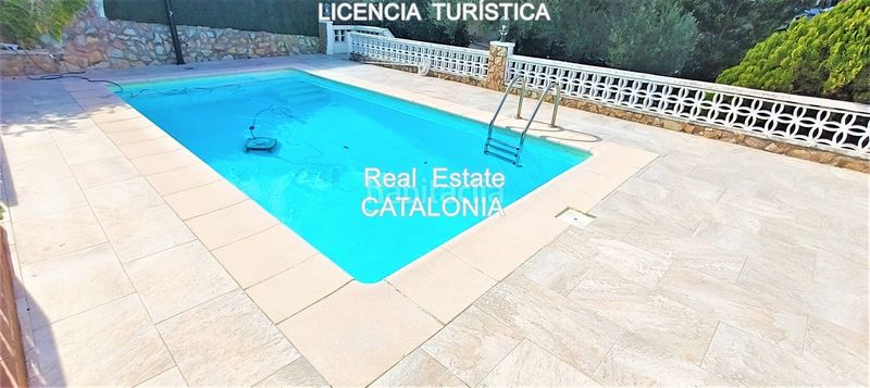 Foto f23460ce-da94-44e2-afa5-dd1ee04c661f. Xalet amb xemeneia calefacció aparcament piscina a Lloret de Mar