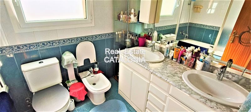 Foto 2db27d9f-0c30-4d56-b7dc-cb44db3a713d. Xalet amb xemeneia calefacció aparcament a Roca Grossa Lloret de Mar