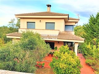 Xalet a Lloret Blau - La Creu de Lloret. Casa soleada cerca de la parada bus y de las playas.