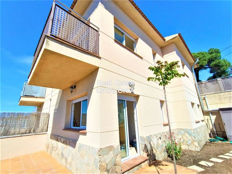 Foto 9a6a28c1-9ad3-4cc0-84e8-6a533afe34b6. Casa adossada amb calefacció aparcament a Lloret Residencial - Montlloret Lloret de Mar