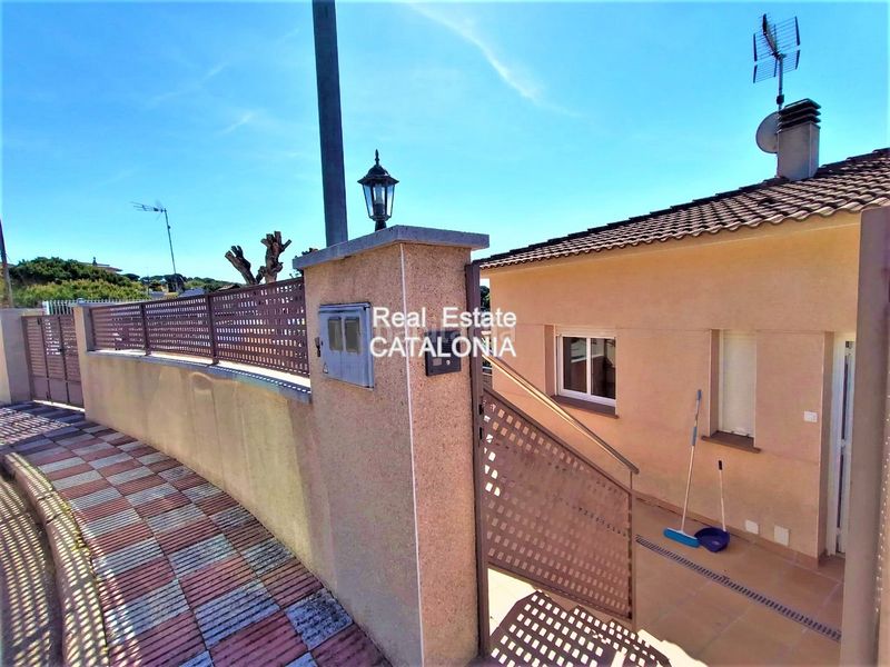 Foto 31c19273-d6fa-49f0-b0fd-ed1435858ec1. Casa aparellada amb calefacció aparcament a Aiguaviva Parc Vidreres