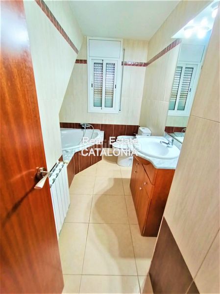 Foto e1a0fbcd-5f6a-42ba-9b93-dbd8e8d4a802. Casa aparellada amb calefacció aparcament a Aiguaviva Parc Vidreres