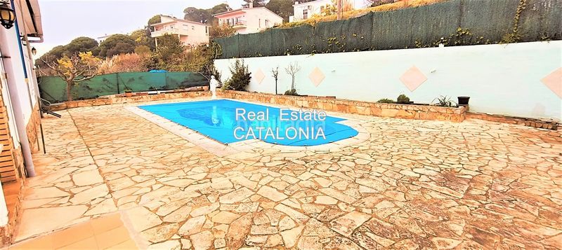 Foto e81d98cc-c4b2-4743-90fb-949aaa325d77. Xalet amb xemeneia calefacció aparcament piscina a Lloret de Mar