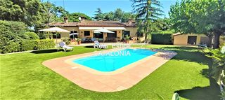 Chalet  Carrer malavella. Casa con piscina y bosque privado cerca de la playa.