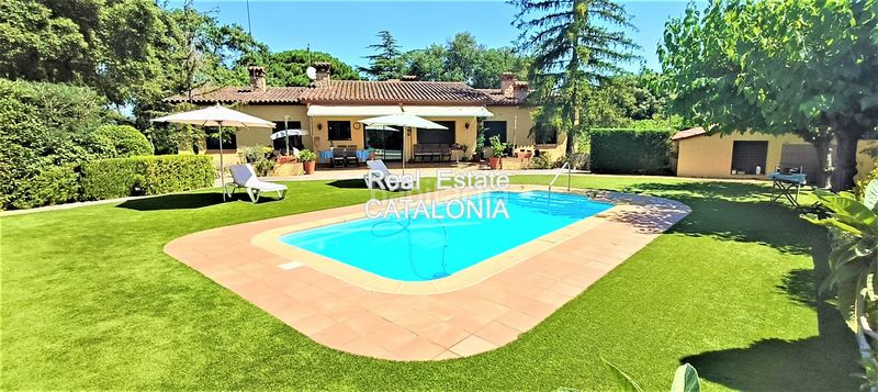 Foto 5e818566-a0b3-4362-b001-f1de8144f27e. Xalet amb xemeneia calefacció aparcament piscina a Caldes de Malavella