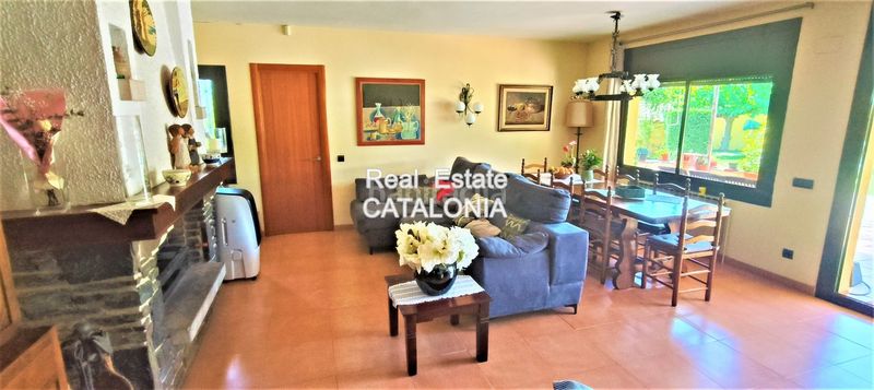 Foto ae7851d3-ea73-446c-8de7-c4a9a1500777. Xalet amb xemeneia calefacció aparcament piscina a Caldes de Malavella