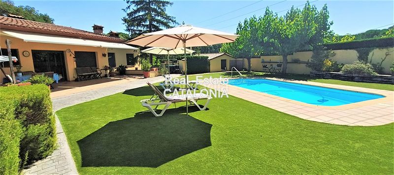 Foto e22c5bd8-5ca1-4e70-91ae-1bdc2284dcd9. Xalet amb xemeneia calefacció aparcament piscina a Caldes de Malavella