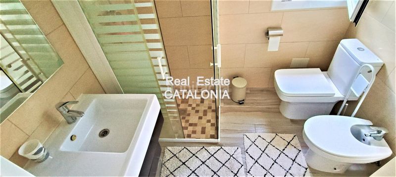 Foto 0b9bc353-3b0a-4f61-86e0-11644fc96ba2. Xalet amb xemeneia calefacció aparcament piscina a Lloret de Mar