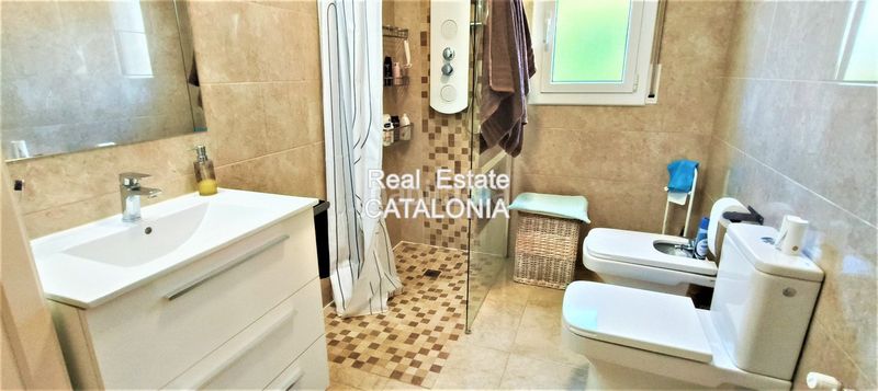 Foto e5624b53-458e-4d15-a25e-b520e98887a2. Xalet amb xemeneia calefacció aparcament piscina a Lloret de Mar