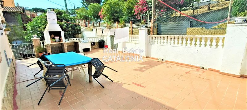 Foto 2a0b0e20-595a-42a9-b225-55fb03d40377. Xalet amb xemeneia calefacció aparcament piscina a Lloret de Mar