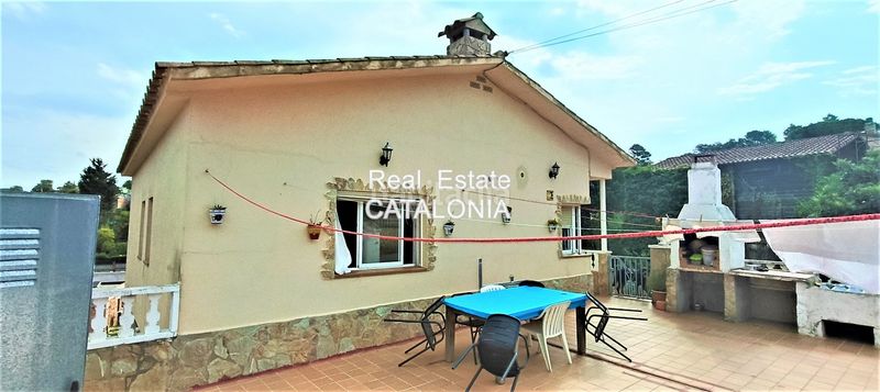 Foto b1f32fd7-1863-4a16-b9c3-89ddb62409af. Xalet amb xemeneia calefacció aparcament piscina a Lloret de Mar