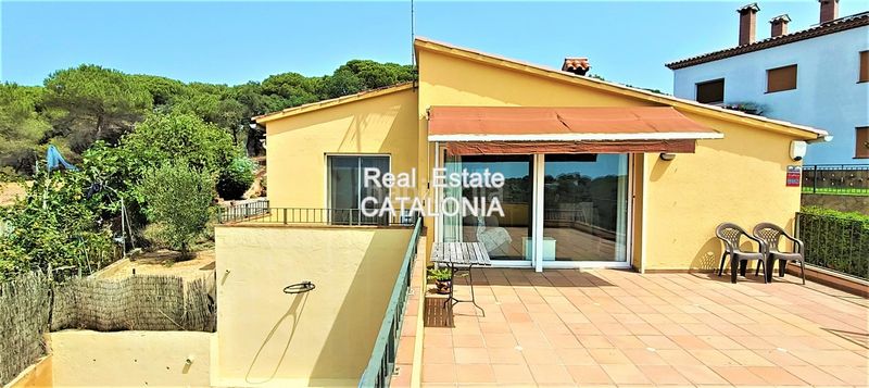 Foto da084fb1-5fae-4238-8ab8-28e7348b2ccc. Xalet amb xemeneia calefacció aparcament a Mas Romeu Lloret de Mar