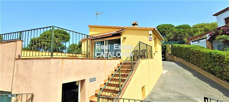 Foto f6a0cf8e-d059-4bf5-b7d1-4320d97ca703. Xalet amb xemeneia calefacció aparcament a Mas Romeu Lloret de Mar