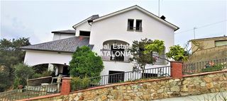 Chalet  Carrer breda. Gran casa soleada cerca de las playas de la costa brava