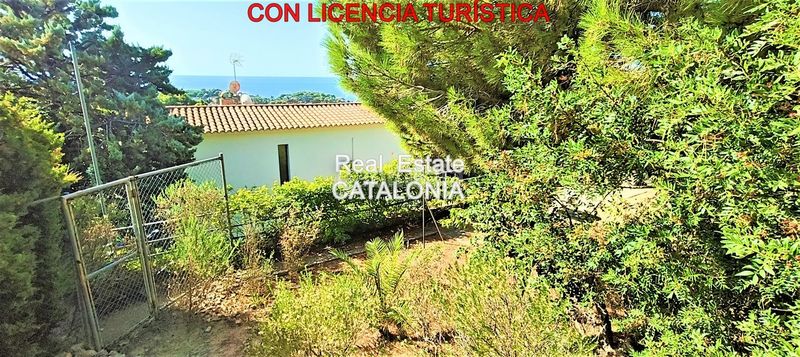 Foto 06a10c47-8470-480f-95c2-be746d1b987b. Xalet amb xemeneia calefacció aparcament a Roca Grossa Lloret de Mar