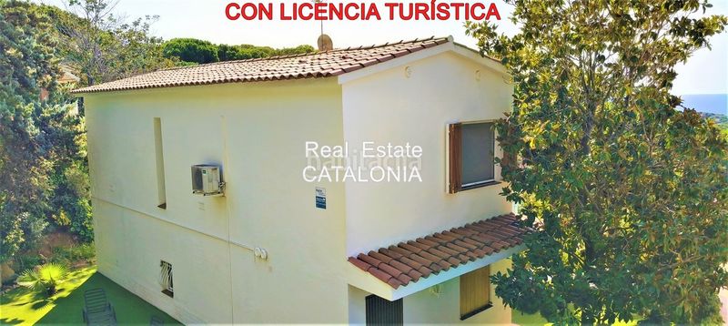 Foto 0dff582d-036d-4853-ba49-7d0e21bc0ed3. Xalet amb xemeneia calefacció aparcament a Roca Grossa Lloret de Mar