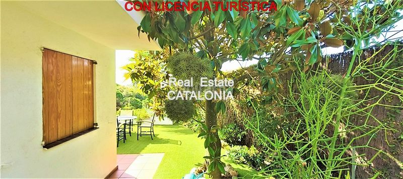 Foto 73465342-3bfb-4dde-8c93-ea9bfbe3a7c9. Xalet amb xemeneia calefacció aparcament a Roca Grossa Lloret de Mar