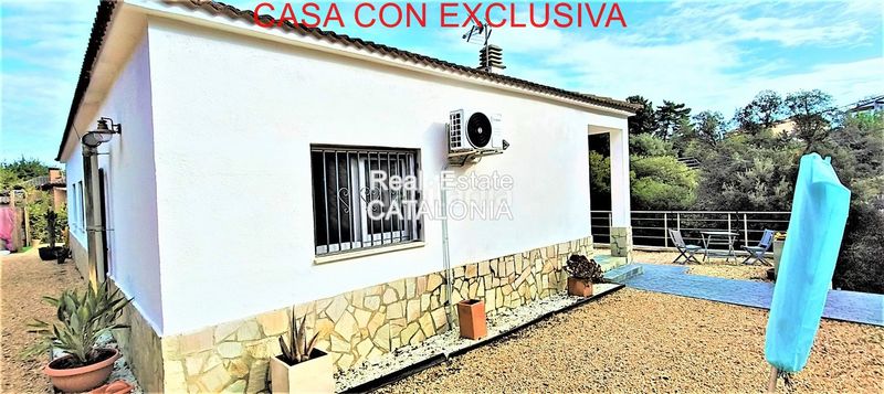 Foto 4eac279d-9160-4ead-aeda-e6fb14b9332a. Chalet with fireplace heating pool in Lloret Blau - La Creu de Lloret Lloret de Mar