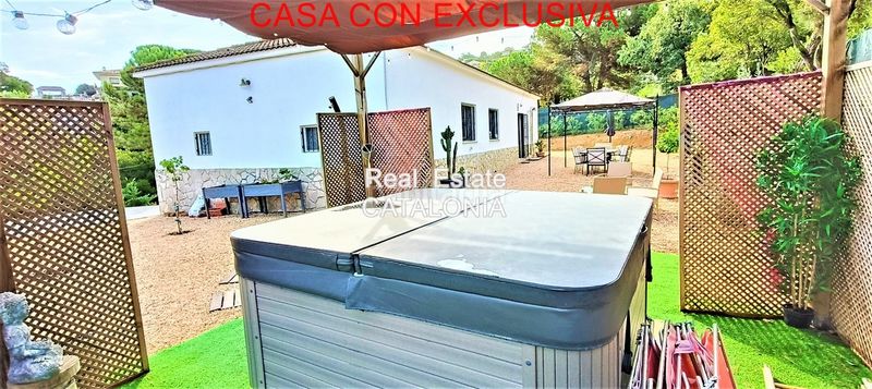 Foto a11700f1-de6c-416c-8c9f-19fab66ce429. Chalet with fireplace heating pool in Lloret Blau - La Creu de Lloret Lloret de Mar