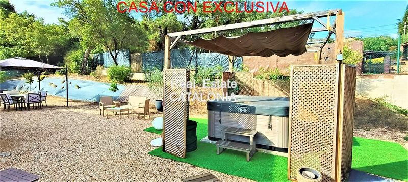 Foto e048a874-a6dd-472f-b9db-2a16e2ba3a1c. Chalet with fireplace heating pool in Lloret Blau - La Creu de Lloret Lloret de Mar