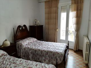 Casa pareada en Plaça de les eres. Casa pareada con 5 habitaciones con parking y calefacción