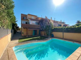 Casa adossada  Carrer devall vila