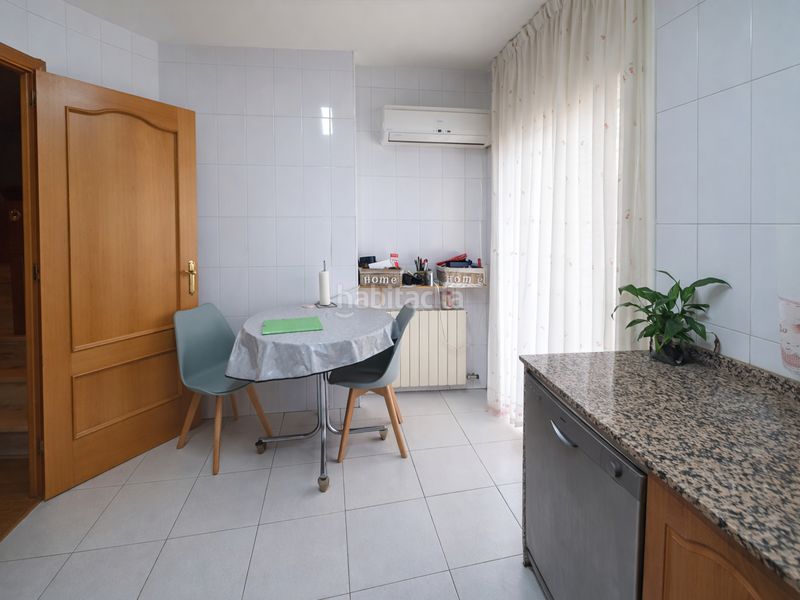 Foto a89a21f5-29cf-4b53-9c75-9119a26a029a. Casa aparellada amb calefacció aparcament piscina a Mollerussa